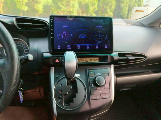 2011 Toyota Wish 2.0 E 灰色 七人座魔術大空間  第14張相片