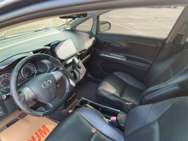 2011 Toyota Wish 2.0 E 灰色 七人座魔術大空間  第17張相片