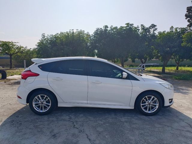 2016 Ford Fiesta 1.5CC時尚型 白色 靈巧又有操控感  第5張相片