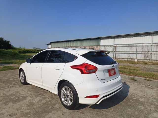 2016 Ford Fiesta 1.5CC時尚型 白色 靈巧又有操控感  第8張相片