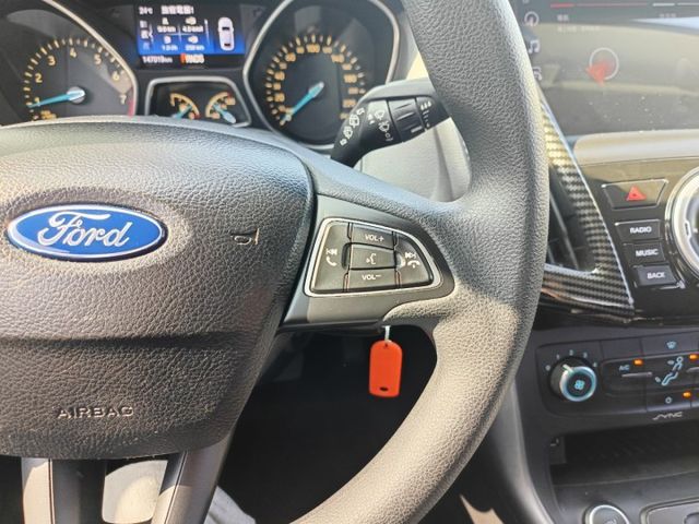 2016 Ford Fiesta 1.5CC時尚型 白色 靈巧又有操控感  第12張相片