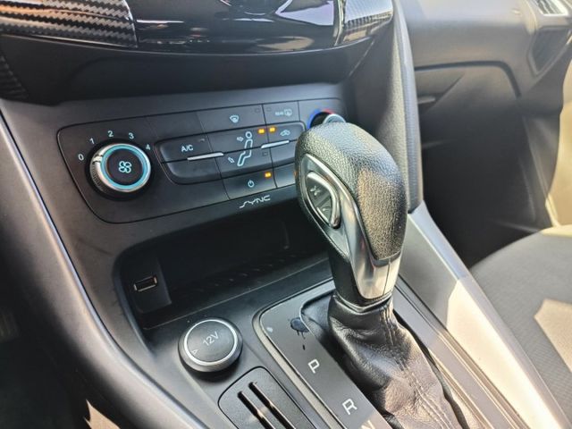 2016 Ford Fiesta 1.5CC時尚型 白色 靈巧又有操控感  第13張相片