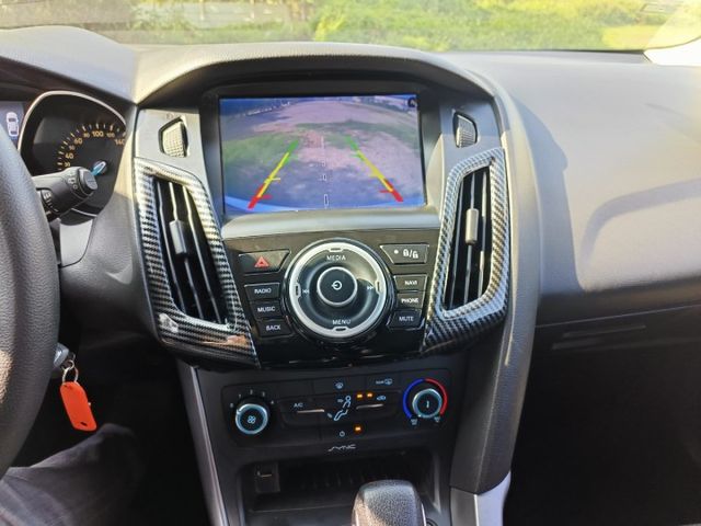 2016 Ford Fiesta 1.5CC時尚型 白色 靈巧又有操控感  第14張相片