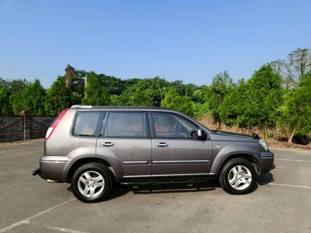 2005年 NISSAN  X-TRAIL 2.0 灰 跑少少的代步車 超心動  第5張相片