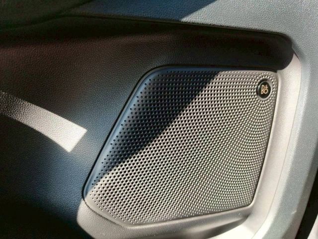 2024 Ford Kuga EcoBoost 250 AWD ST-Line Performance 白  第14張相片