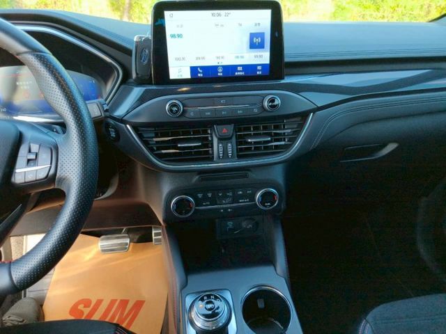 2024 Ford Kuga EcoBoost 250 AWD ST-Line Performance 白  第19張相片