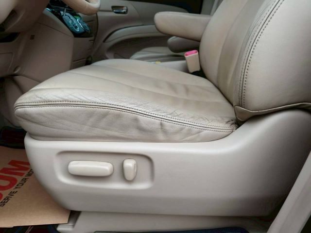 2014 Toyota Previa 3.5旗艦版 銀 商務車的王者  第16張相片