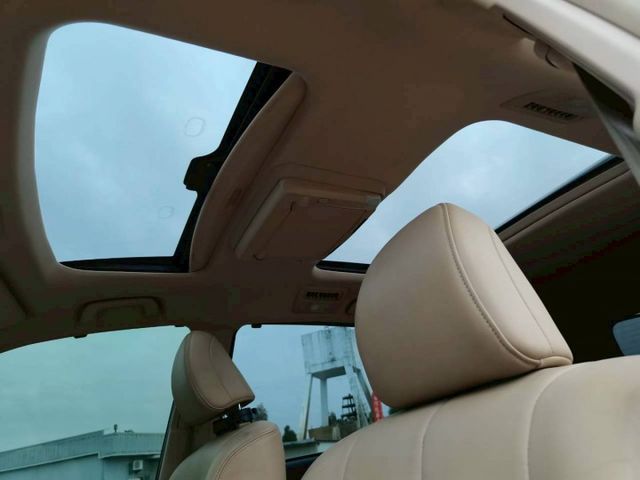 2014 Toyota Previa 3.5旗艦版 銀 商務車的王者  第18張相片