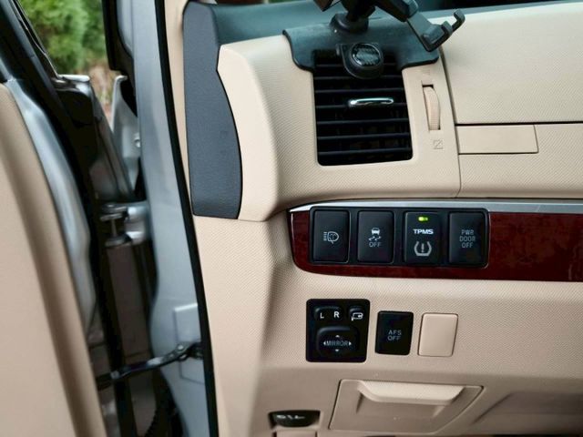 2014 Toyota Previa 3.5旗艦版 銀 商務車的王者  第19張相片