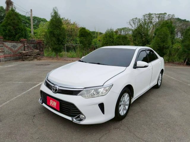 2017 Toyota Camry 2.0經典 白色 好開耐看  第2張相片