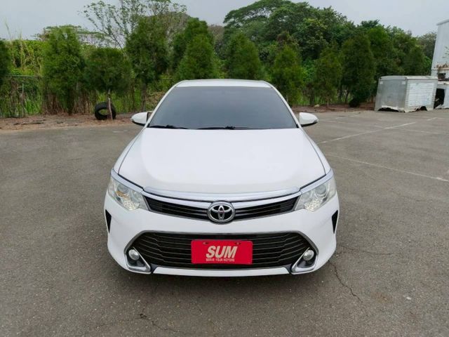 2017 Toyota Camry 2.0經典 白色 好開耐看  第3張相片