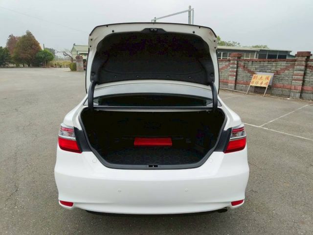 2017 Toyota Camry 2.0經典 白色 好開耐看  第9張相片