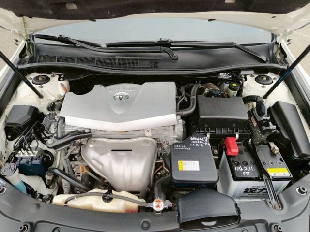 2017 Toyota Camry 2.0經典 白色 好開耐看  第11張相片