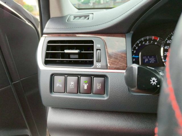 2017 Toyota Camry 2.0經典 白色 好開耐看  第12張相片