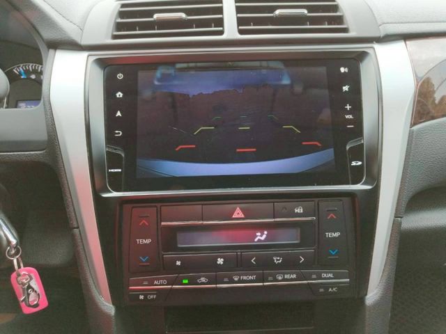 2017 Toyota Camry 2.0經典 白色 好開耐看  第14張相片