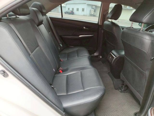 2017 Toyota Camry 2.0經典 白色 好開耐看  第17張相片