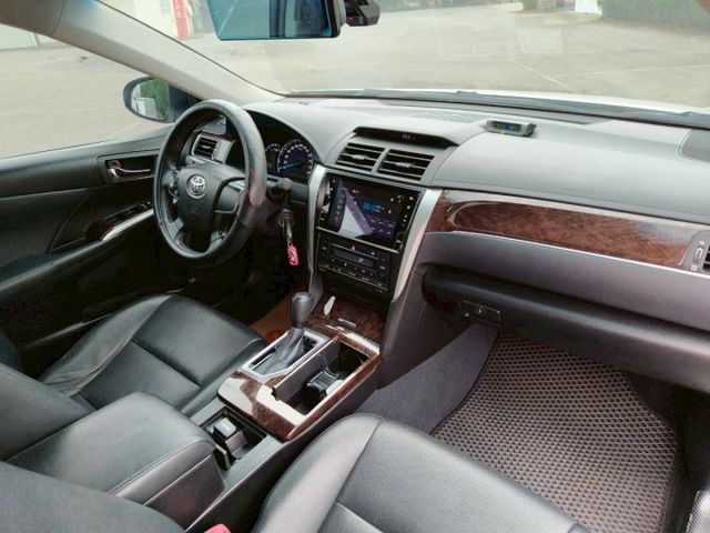 2017 Toyota Camry 2.0經典 白色 好開耐看  第18張相片