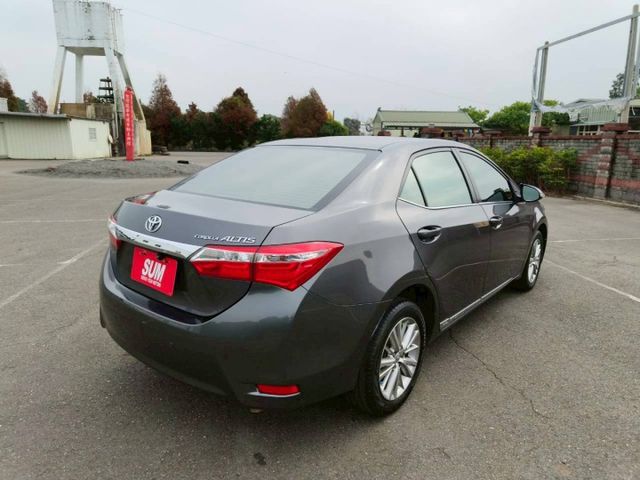 2015 Toyota Corolla Altis 1.8經典版  第6張相片