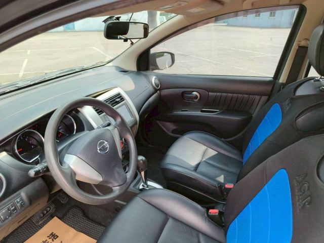 2017 Nissan Livina 1.6豪華版 灰  第11張相片