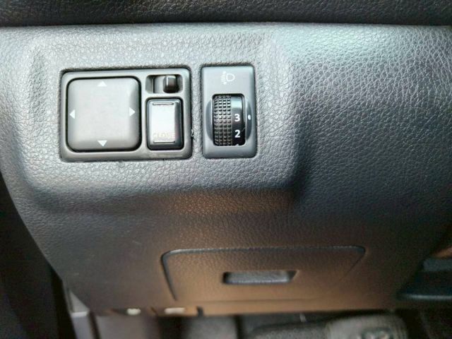 2017 Nissan Livina 1.6豪華版 灰  第17張相片