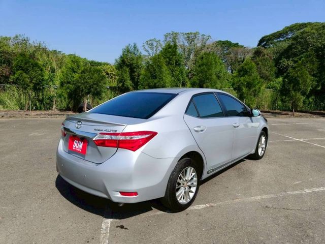 2015 Toyota Corolla Altis 1.8經典版 銀色耐看好整理  第6張相片