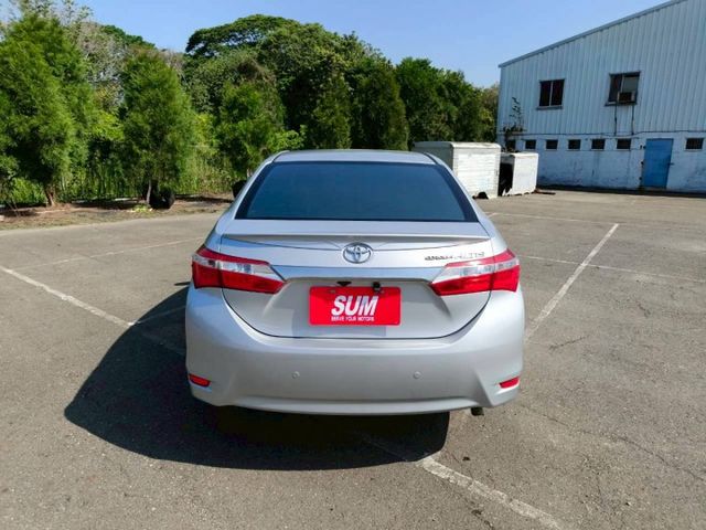 2015 Toyota Corolla Altis 1.8經典版 銀色耐看好整理  第7張相片