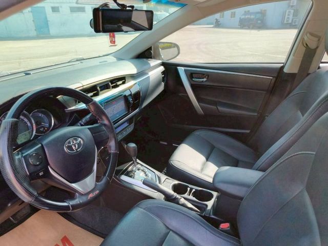 2015 Toyota Corolla Altis 1.8經典版 銀色耐看好整理  第11張相片