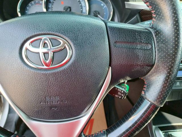 2015 Toyota Corolla Altis 1.8經典版 銀色耐看好整理  第15張相片