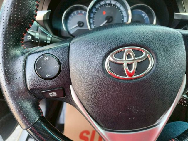 2015 Toyota Corolla Altis 1.8經典版 銀色耐看好整理  第16張相片