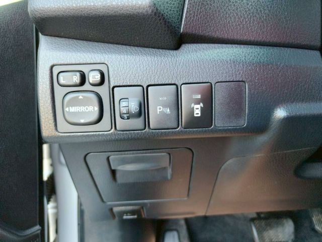 2015 Toyota Corolla Altis 1.8經典版 銀色耐看好整理  第17張相片