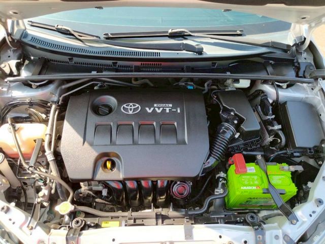 2015 Toyota Corolla Altis 1.8經典版 銀色耐看好整理  第18張相片