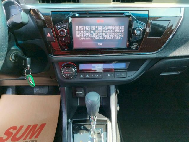 2015 Toyota Corolla Altis 1.8經典版 銀色耐看好整理  第19張相片
