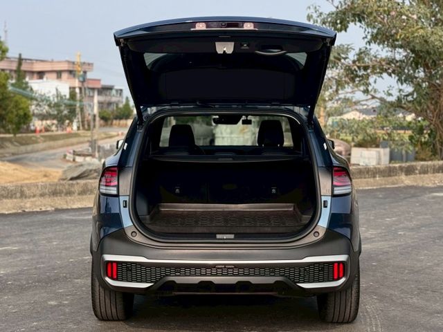 2023 Kia Sportage X-Line 4WD 深藍色到店~~  第10張相片
