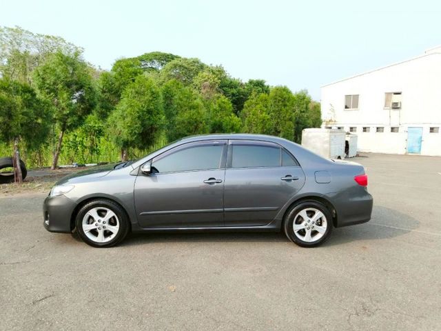2011 Toyota Corolla Altis 1.8 E經典版 灰  第8張相片