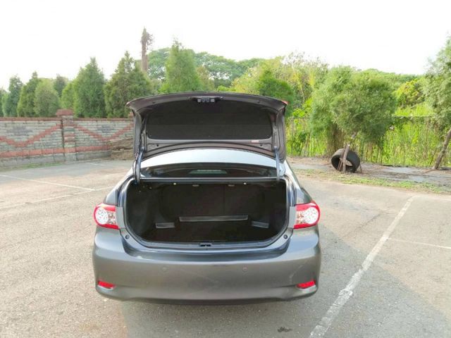 2011 Toyota Corolla Altis 1.8 E經典版 灰  第9張相片