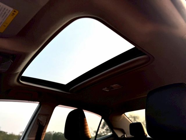 2014 Toyota Corolla Altis 1.8尊爵版 白  第15張相片