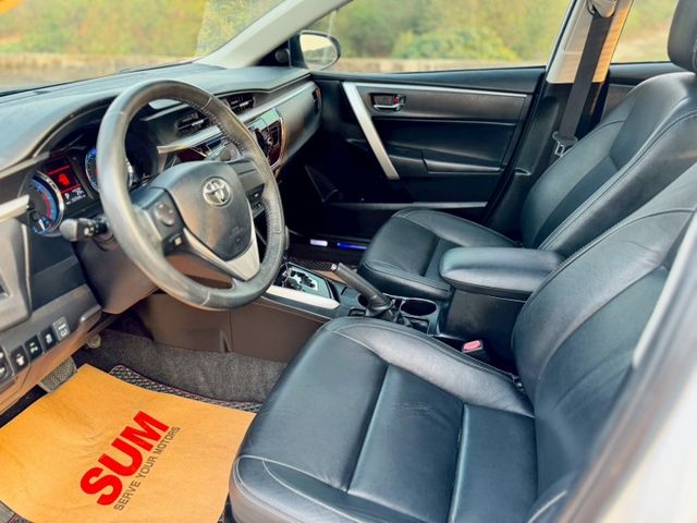 2014 Toyota Corolla Altis 1.8尊爵版 白  第17張相片
