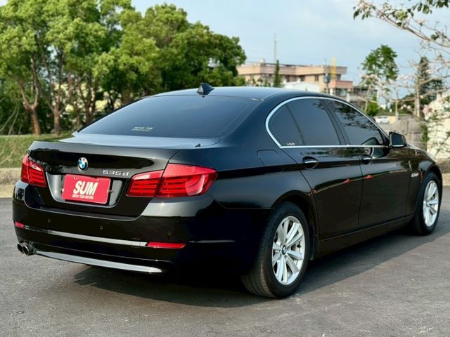 2012 BMW 5-Series Sedan 520d 黑  第6張相片