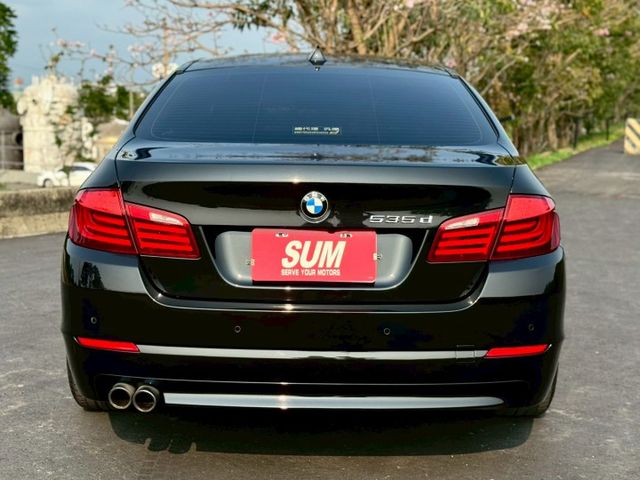 2012 BMW 5-Series Sedan 520d 黑  第7張相片