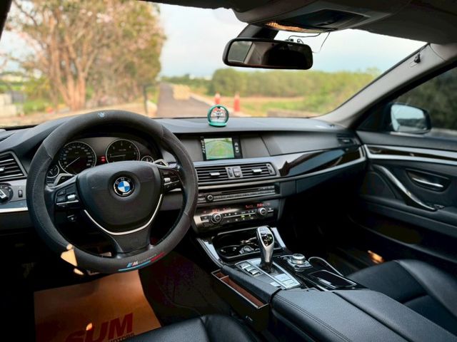 2012 BMW 5-Series Sedan 520d 黑  第11張相片