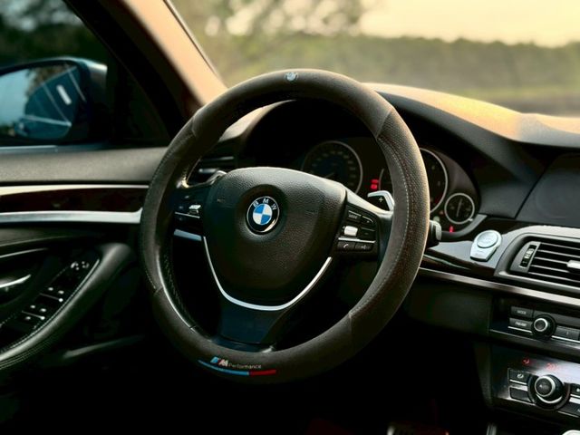 2012 BMW 5-Series Sedan 520d 黑  第13張相片