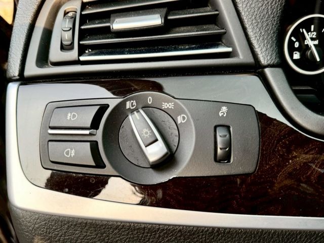 2012 BMW 5-Series Sedan 520d 黑  第16張相片