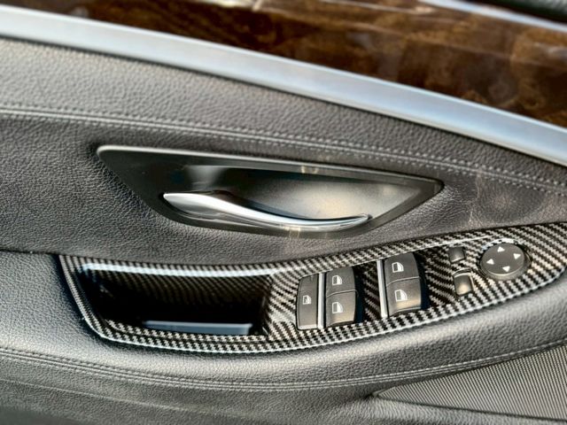 2012 BMW 5-Series Sedan 520d 黑  第17張相片