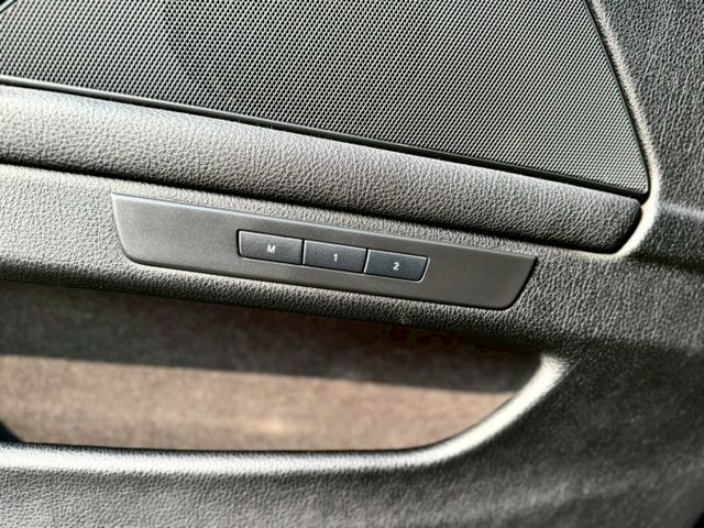 2012 BMW 5-Series Sedan 520d 黑  第18張相片