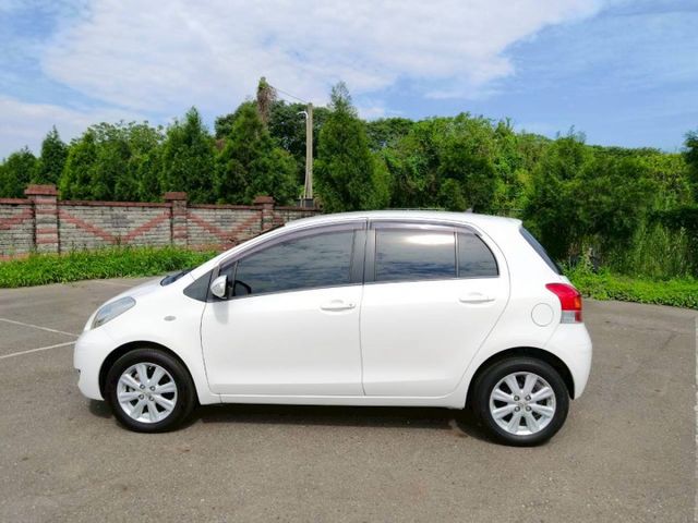 2013 Toyota Yaris 1.5 G版  白色 省油省稅金  第5張相片