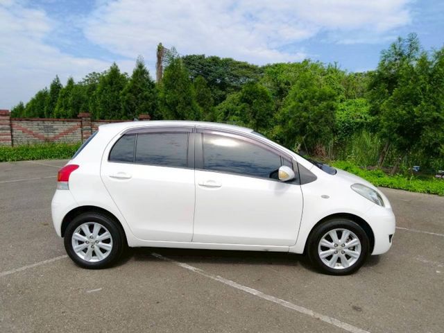 2013 Toyota Yaris 1.5 G版  白色 省油省稅金  第10張相片