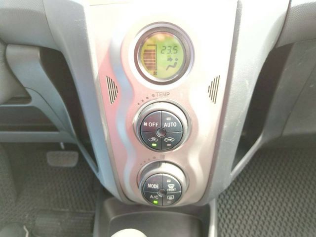 2013 Toyota Yaris 1.5 G版  白色 省油省稅金  第15張相片