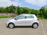 2010Toyota Yaris 1.5 G版 銀色 大家最愛的小鴨鴨  第8張縮圖