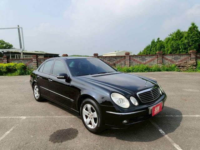2005 BENZ E240 黑 2.6L 經典不敗的復古老賓  第4張相片