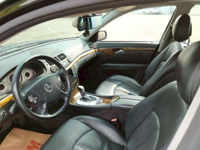 2005 BENZ E240 黑 2.6L 經典不敗的復古老賓  第19張相片